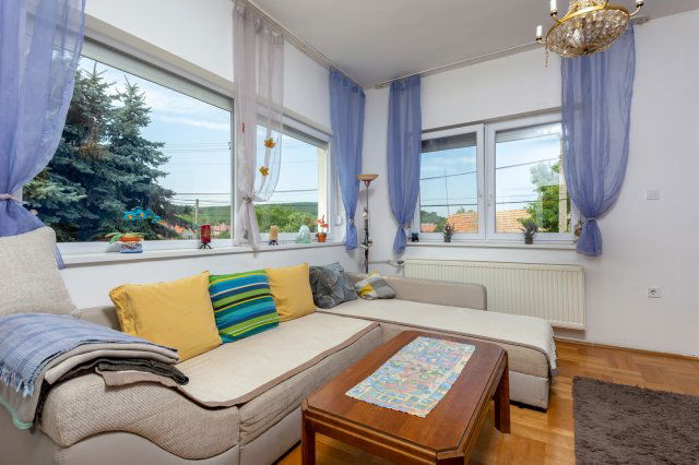 Eladó családi ház, Csomádon 94.5 M Ft, 4 szobás