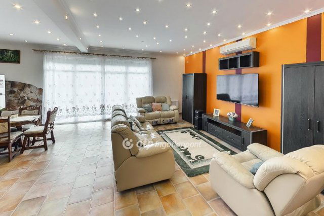 Eladó családi ház, Csomádon 155 M Ft, 4 szobás