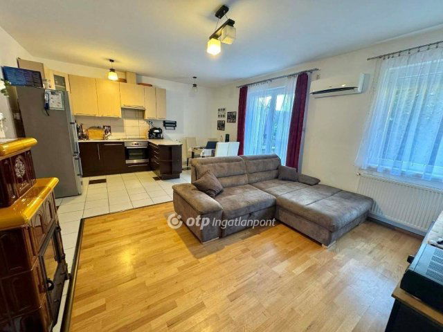 Eladó ikerház, Halásztelken 127.5 M Ft, 4+2 szobás