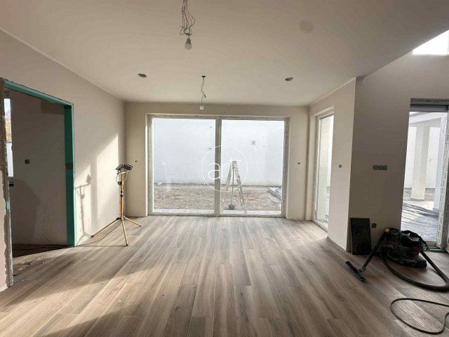 Eladó családi ház, Szegeden 219.9 M Ft, 5+1 szobás