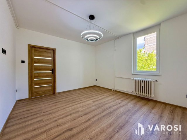 Eladó téglalakás, Salgótarjánban 33.9 M Ft, 3 szobás