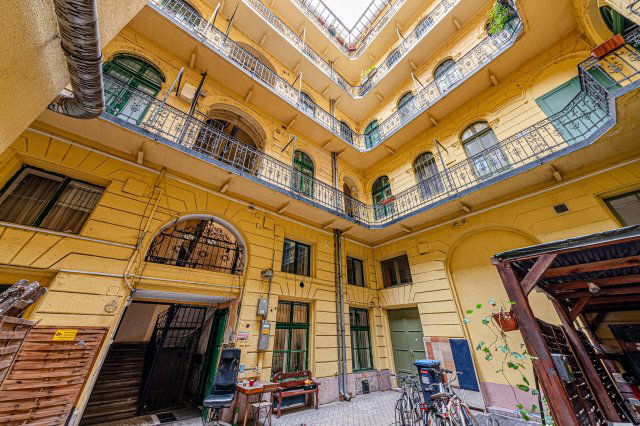 Eladó téglalakás, Budapesten, VII. kerületben 46.9 M Ft