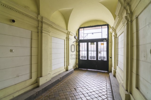 Eladó téglalakás, Budapesten, VII. kerületben, Thököly úton