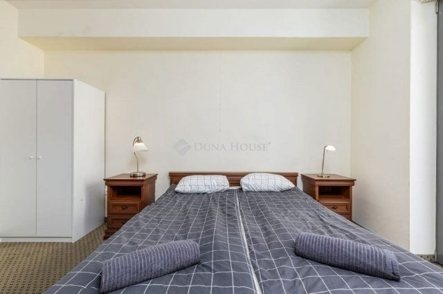 Eladó téglalakás, Budapesten, VI. kerületben 95.9 M Ft, 2 szobás