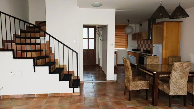 Eladó téglalakás, Esztergomban 115 M Ft, 2+1 szobás