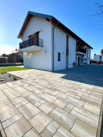 Eladó ikerház, Balatonfüreden 169 M Ft, 2+4 szobás