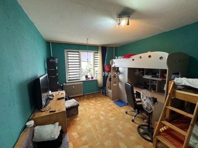 Eladó panellakás, Dunaújvárosban 27.9 M Ft, 2 szobás