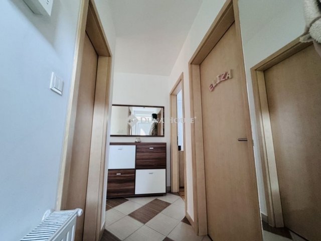 Eladó téglalakás, Pécsett 65.9 M Ft, 3 szobás