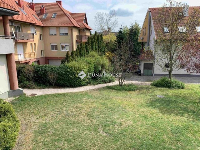 Eladó téglalakás, Székesfehérvárott 99.6 M Ft, 3 szobás