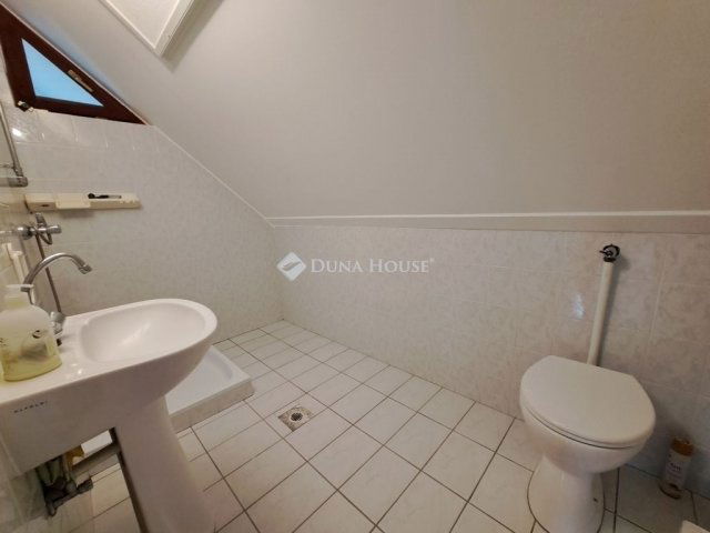 Eladó családi ház, Baján 69 M Ft, 5 szobás