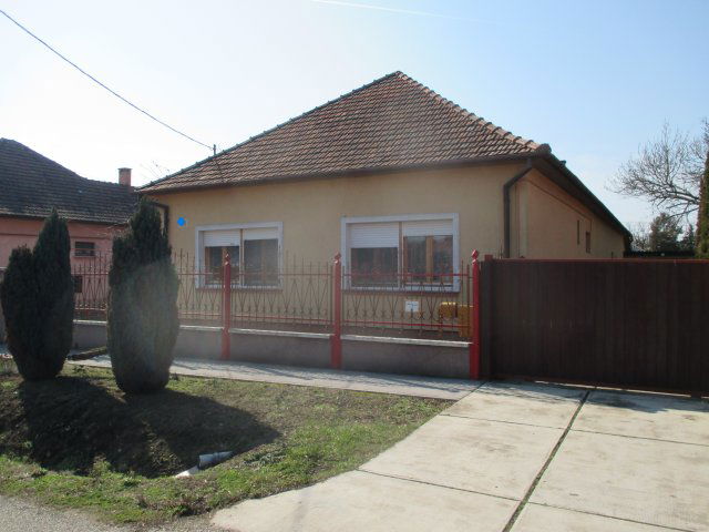 Eladó családi ház, Békéscsabán 53.5 M Ft, 3+1 szobás