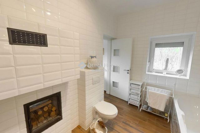 Eladó családi ház, Lajosmizsén 500 M Ft, 4 szobás