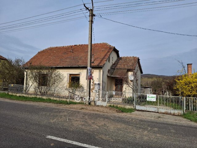 Eladó családi ház, Nagylócon 7.9 M Ft, 2 szobás