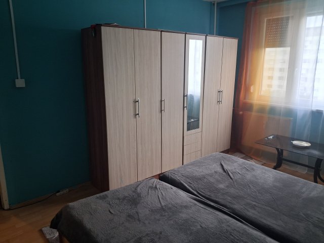 Kiadó panellakás, albérlet, Győrött 170 E Ft / hó, 1+1 szobás