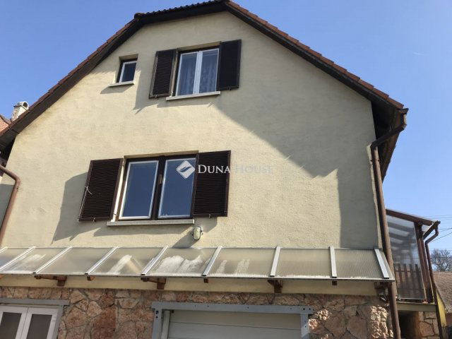 Eladó családi ház, Móron 109.9 M Ft, 5 szobás