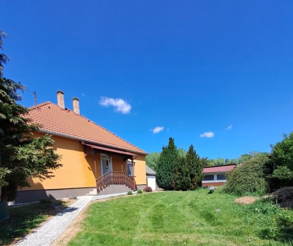 Eladó családi ház, Nagybajcson 69 M Ft, 4 szobás