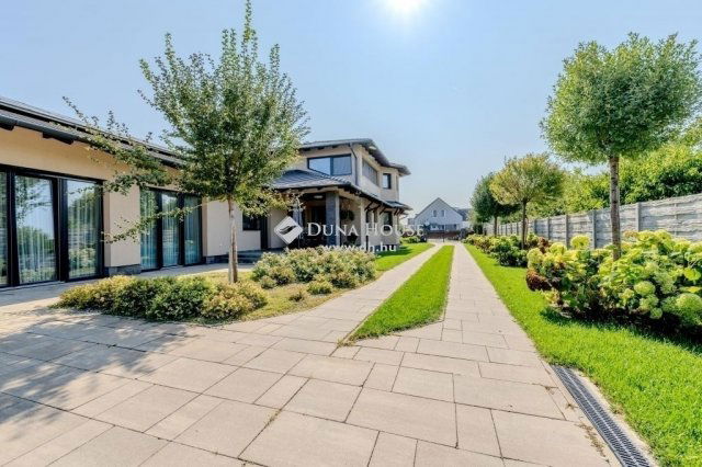 Eladó családi ház, Üllőn 324.9 M Ft, 6 szobás