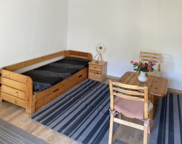Kiadó családi ház, albérlet, Pécsett, Szigeti úton, 1 szobás