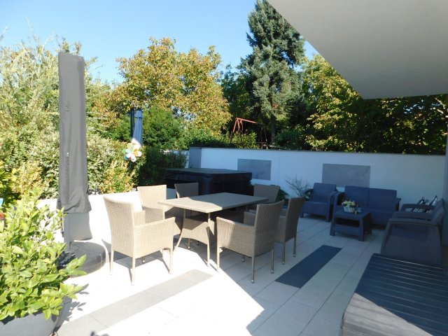 Eladó családi ház, Hévízen 275 M Ft, 5 szobás