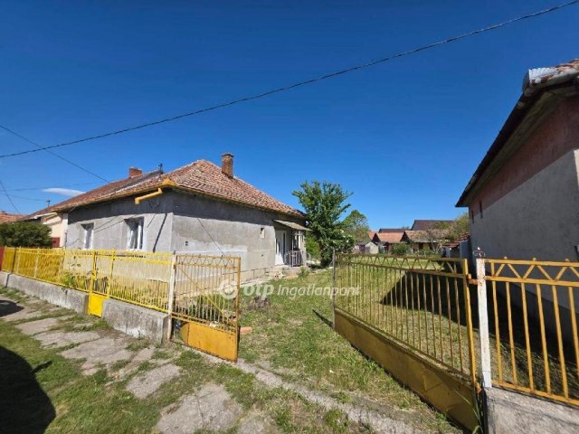 Eladó családi ház, Jászkisérén 8.5 M Ft, 2 szobás