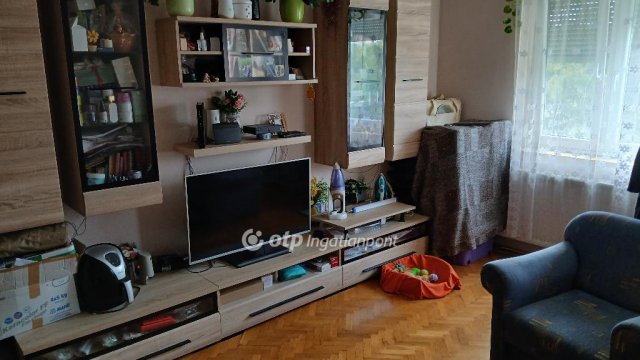 Eladó téglalakás, Zalaszentgróton 42 M Ft, 2 szobás