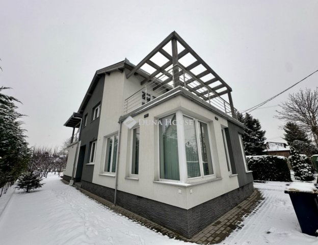 Eladó családi ház, Budapesten, XVIII. kerületben 200 M Ft