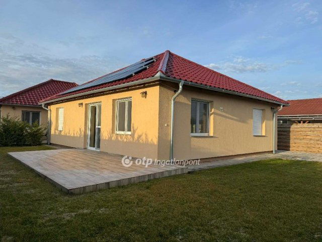 Eladó ikerház, Halásztelken 154 M Ft, 4 szobás