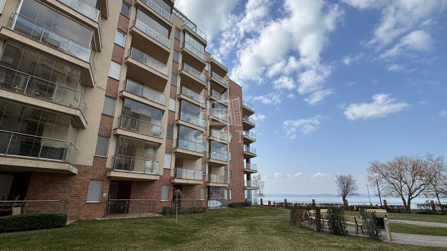 Eladó téglalakás, Siófokon 98 M Ft, 2 szobás