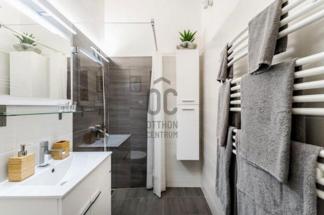 Eladó téglalakás, Budapesten, VII. kerületben 69.5 M Ft