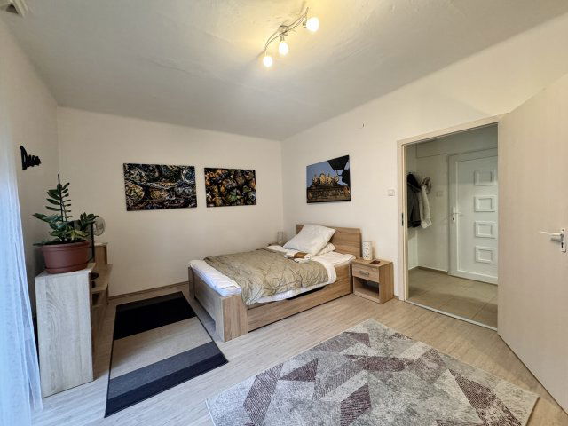 Kiadó téglalakás, albérlet, Pécsett, Bihari János utcában