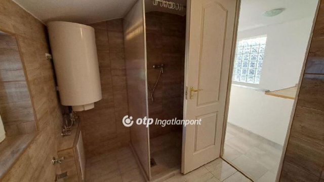 Eladó családi ház, Kecskeméten 85 M Ft, 6+1 szobás