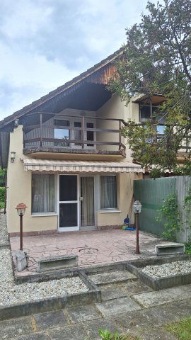 Eladó nyaraló, Balatonkenesén 210 M Ft, 8 szobás