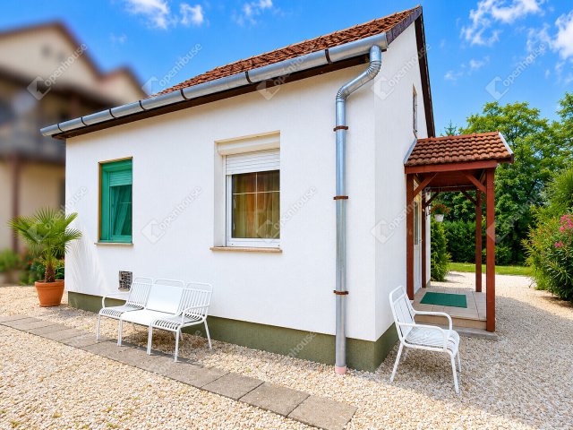 Eladó családi ház, Szegeden 65 M Ft, 1 szobás