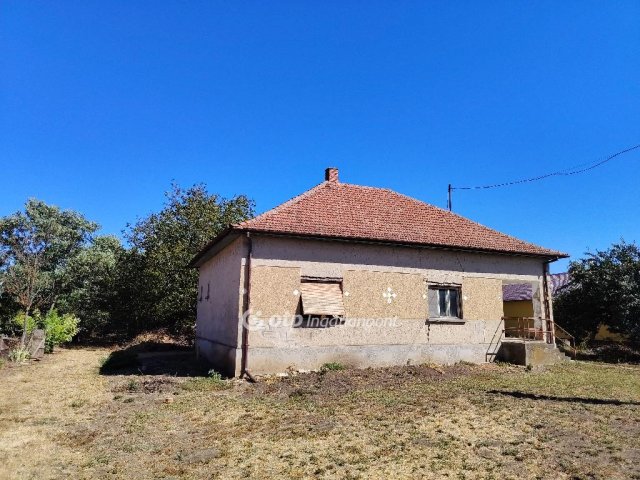 Eladó családi ház, Kenderesen 10 M Ft, 2 szobás