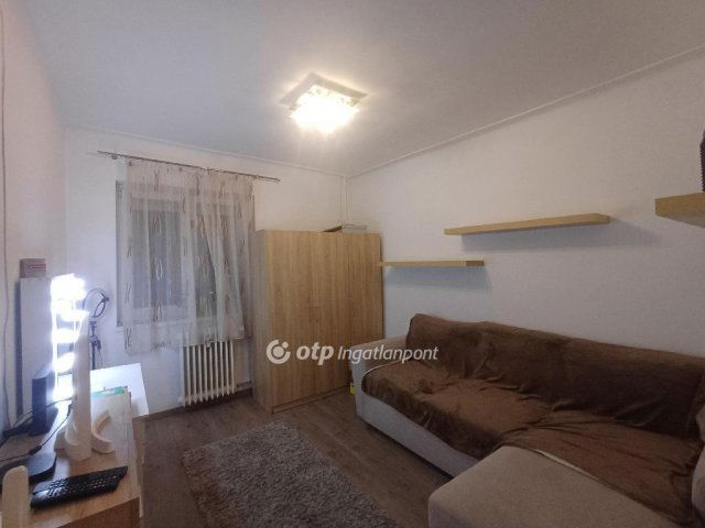 Eladó téglalakás, Dunaújvárosban 44 M Ft, 1+2 szobás