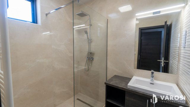 Eladó ikerház, Siófokon 129.9 M Ft, 5 szobás