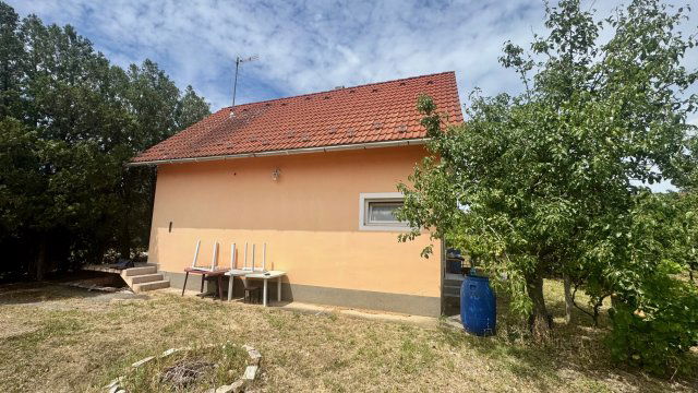 Eladó nyaraló, Velencén 48.5 M Ft, 3 szobás