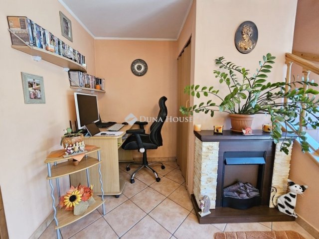 Eladó családi ház, Szigetszentmiklóson 109.9 M Ft, 6 szobás