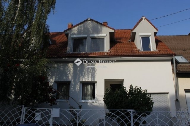 Eladó sorház, Pécsett 119.9 M Ft, 5 szobás