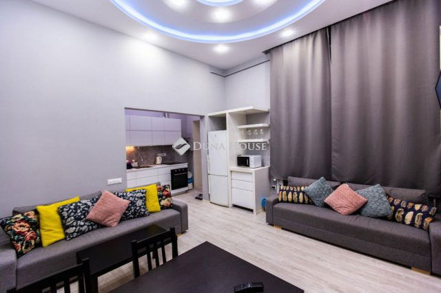 Eladó téglalakás, Budapesten, VI. kerületben 130 M Ft, 5 szobás