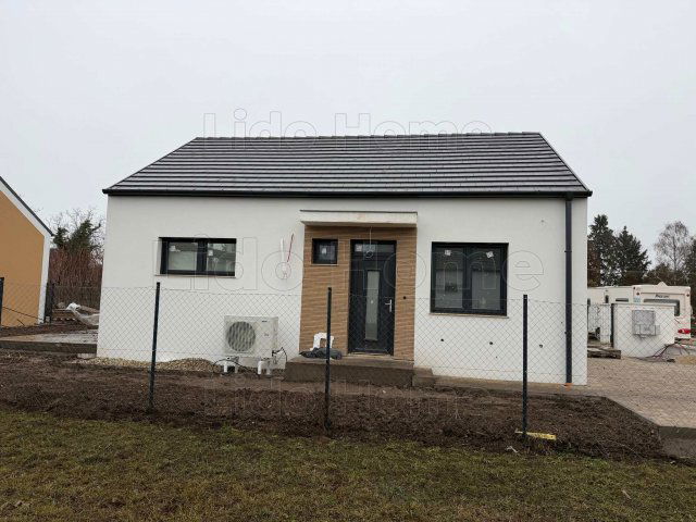 Eladó családi ház, Siófokon 86 M Ft, 3 szobás