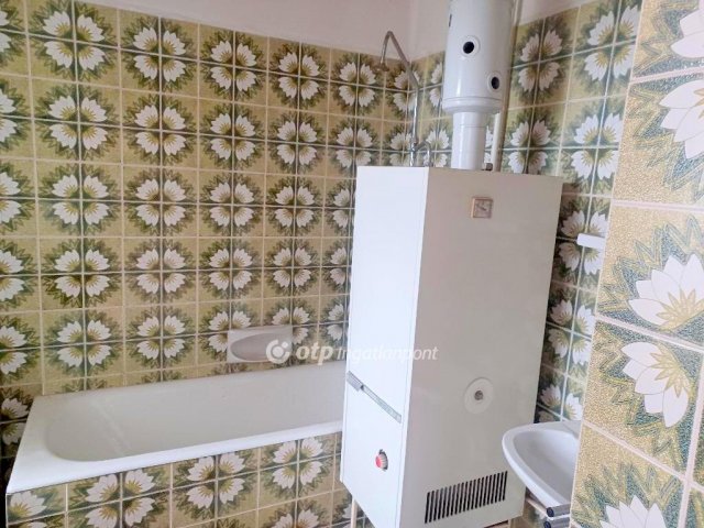 Eladó családi ház, Kisújszálláson 8.5 M Ft, 3 szobás