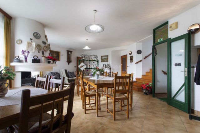 Eladó családi ház, Mecséren 124.9 M Ft, 7 szobás