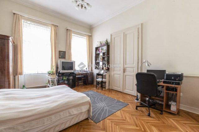 Eladó téglalakás, Budapesten, VI. kerületben 99.8 M Ft, 3 szobás