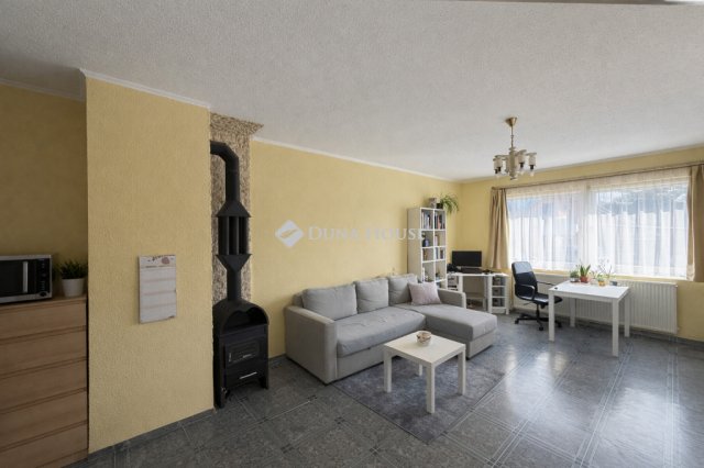 Eladó családi ház, Felsőpakonyban 78.8 M Ft, 4 szobás