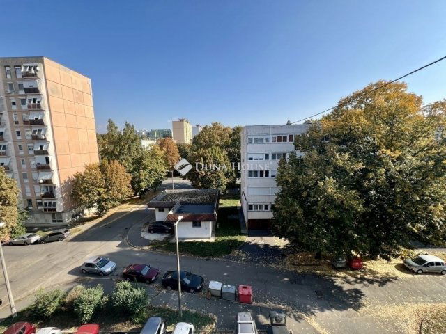Eladó panellakás, Pécsett 42.9 M Ft, 2 szobás
