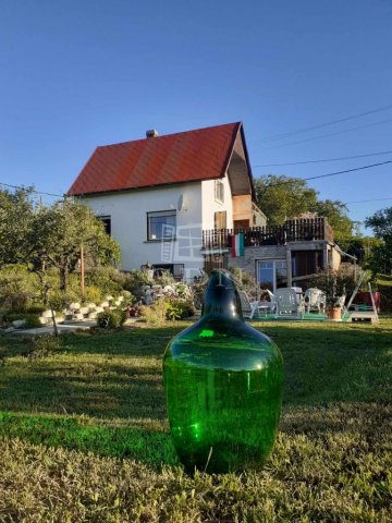 Eladó családi ház, Pécsett 46 M Ft, 4 szobás