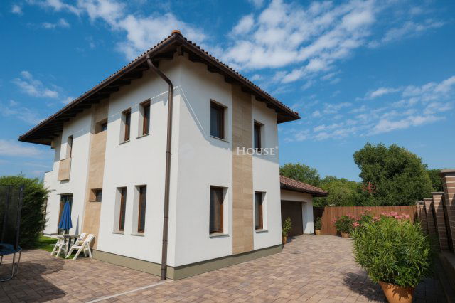 Eladó családi ház, Fóton 262 M Ft, 6 szobás