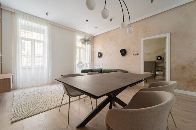 Eladó téglalakás, Budapesten, VI. kerületben 149 M Ft, 3 szobás