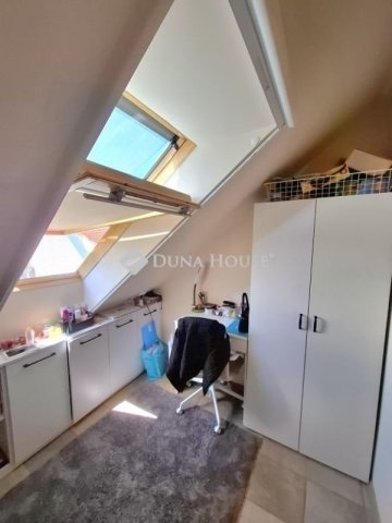 Eladó téglalakás, Szegeden 88 M Ft, 4 szobás